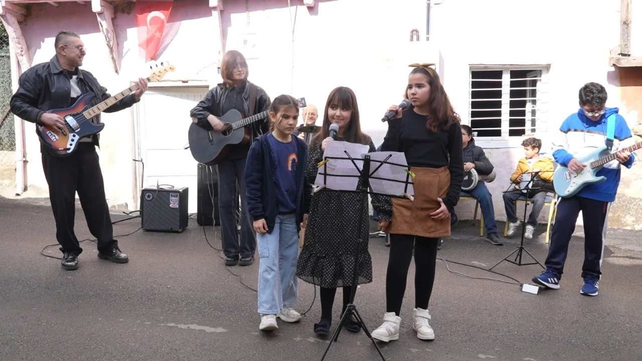Barış Manço 27’Nci Ölüm Yıldönümünde Şarkılarla Anıldı (5)