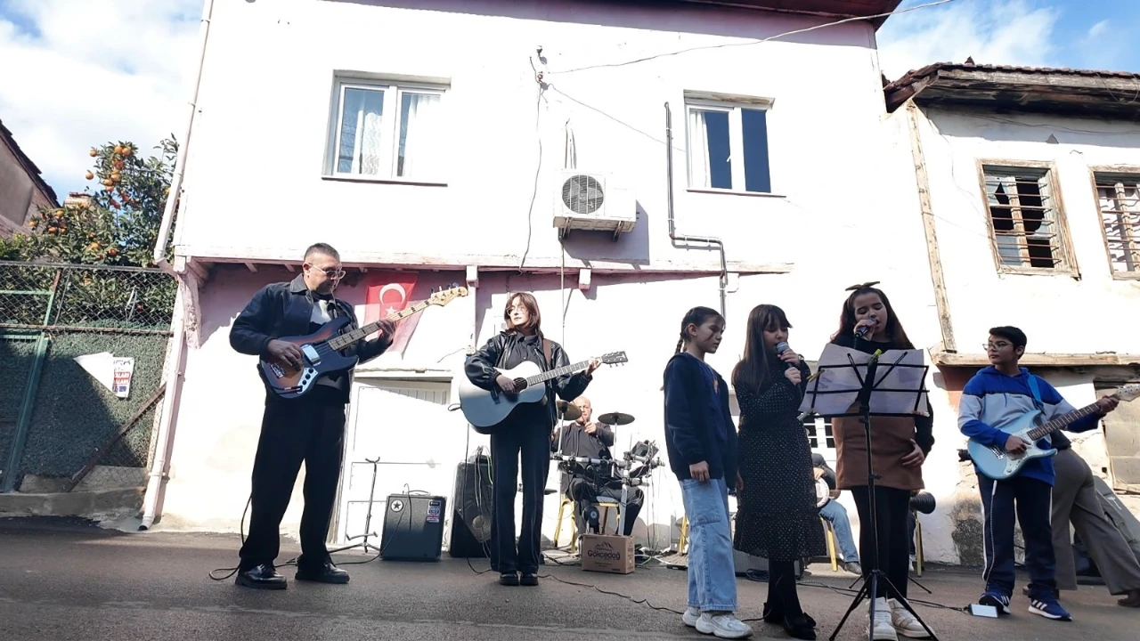 Barış Manço 27’Nci Ölüm Yıldönümünde Şarkılarla Anıldı (6)