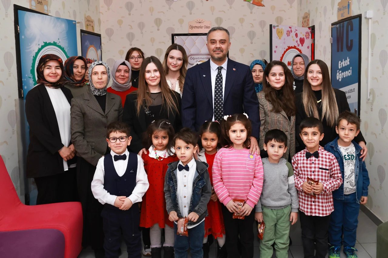 Başkan Toptaş’a Karne Gününde Miniklerden Doğum Günü Sürprizi! (11)