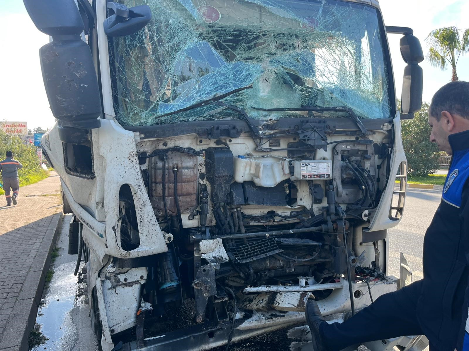 D 400’De Feci Kaza Çöp Kamyonu Devrildi, 3 Belediye Işçisi Yaralı (3)