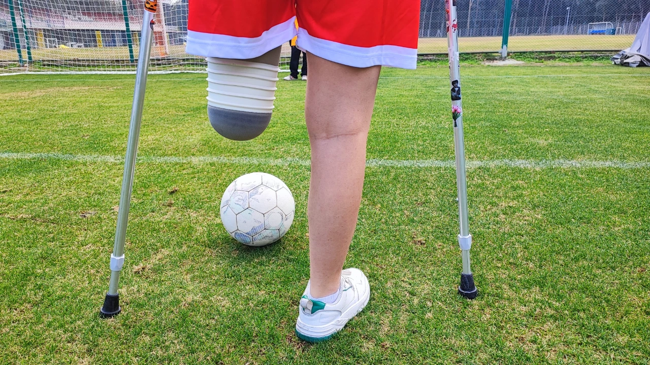 Depremde Bacağını Kaybeden Tuğba, Protez Bacağıyla Futbola Tutundu (2)