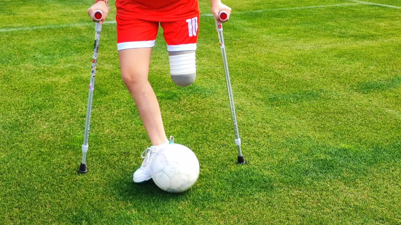 Depremde Bacağını Kaybeden Tuğba, Protez Bacağıyla Futbola Tutundu (9)