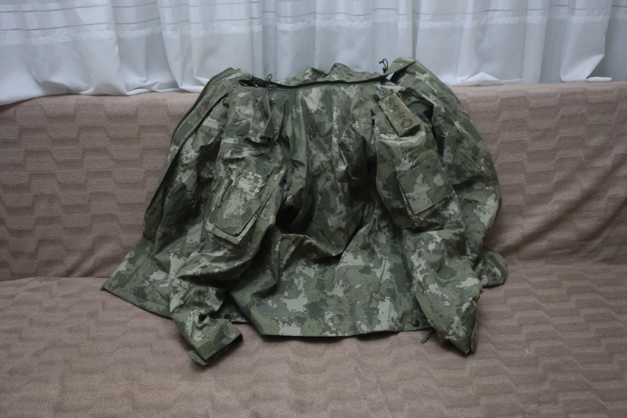 Depremzede Genç Kız, Kendisine Mont Veren Askere Ulaşmak Istiyor (1)