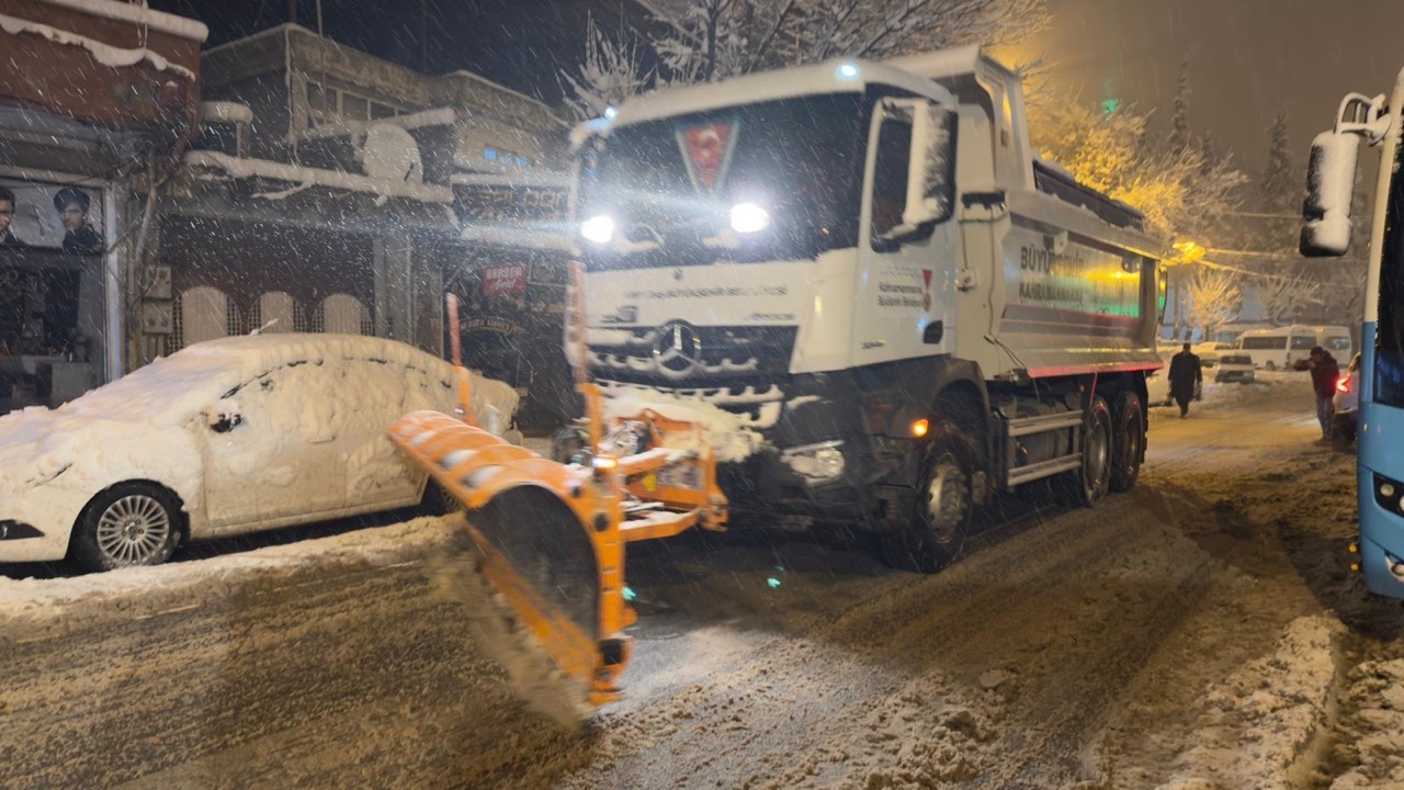 Dulkadiroğlu Ve Onikişubat’ta Yoğun Kar Temizliği Yapılıyor1