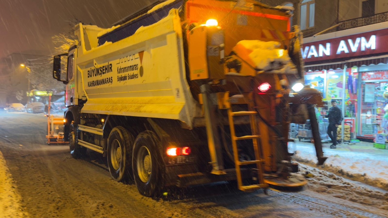 Dulkadiroğlu Ve Onikişubat’ta Yoğun Kar Temizliği Yapılıyor2