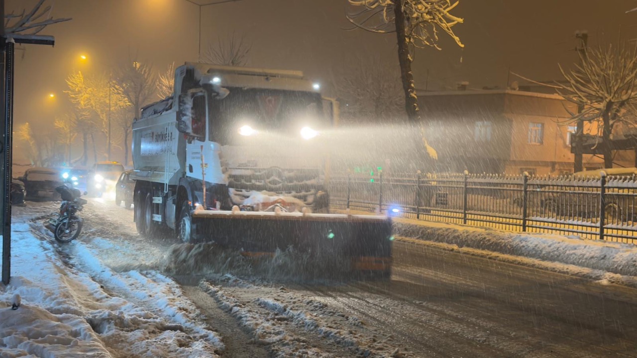 Dulkadiroğlu Ve Onikişubat’ta Yoğun Kar Temizliği Yapılıyor3