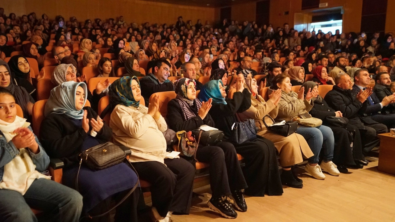 Dursun Ali Erzincanlı, Kahramanmaraş’ta Naatlarıyla Gönüllere Dokundu (1)