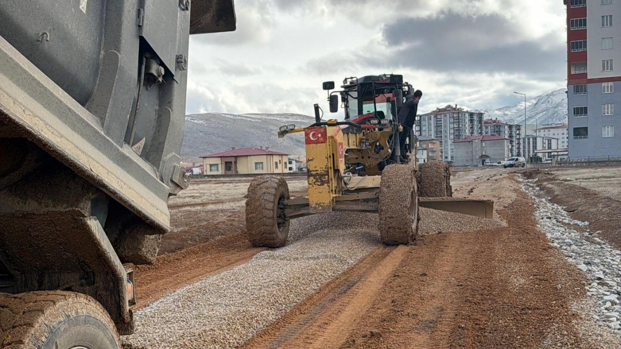 Elbistan’da Çamur Tepkisi Sonuç Verdi Belediye Yol Sorununa Müdahale Etti (3)