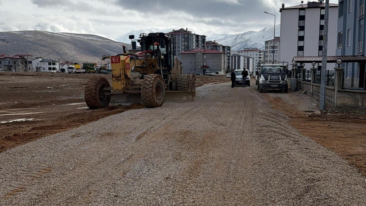 Elbistan’da Çamur Tepkisi Sonuç Verdi Belediye Yol Sorununa Müdahale Etti