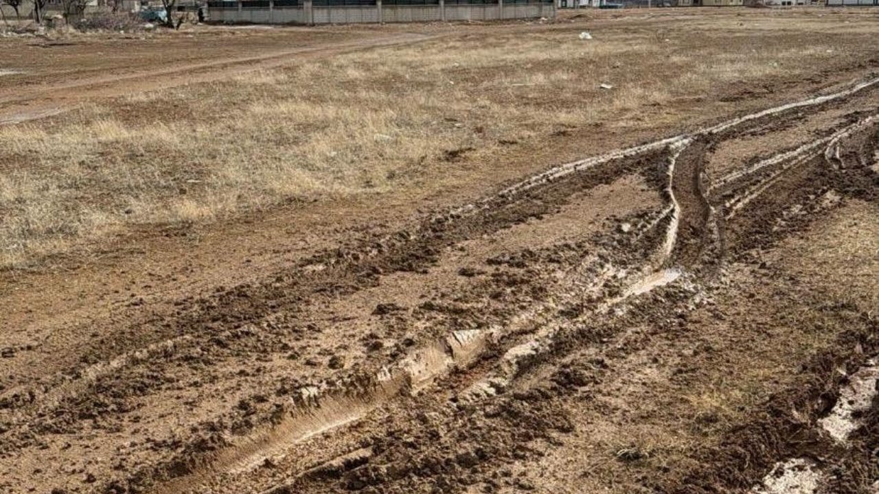 Elbistan’da Yol Sorunu Büyüyor Mahalle Sakinlerinden Tepki Yağdı (1)