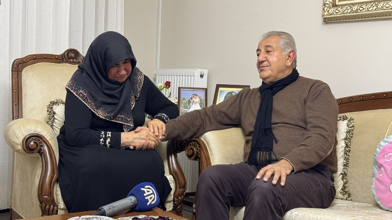 Kahramanmaraş depreminde ailesini kaybeden gazeteci, görevine tutunuyor