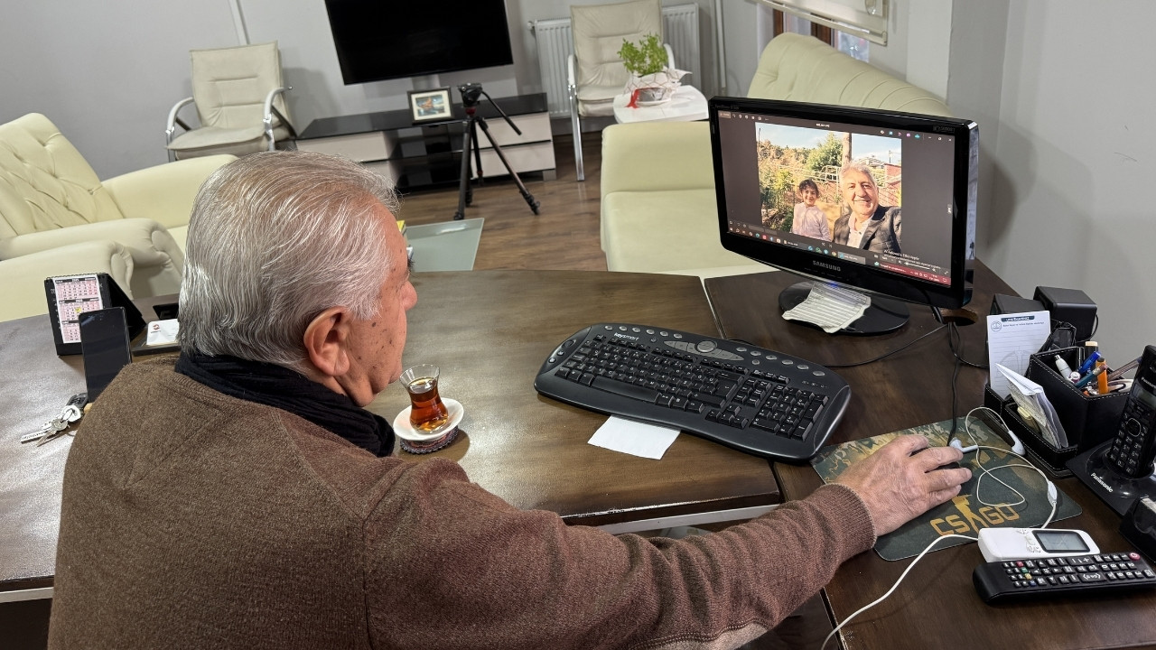 Kahramanmaraş Depreminde Ailesini Kaybeden Gazeteci, Görevine Tutunuyor