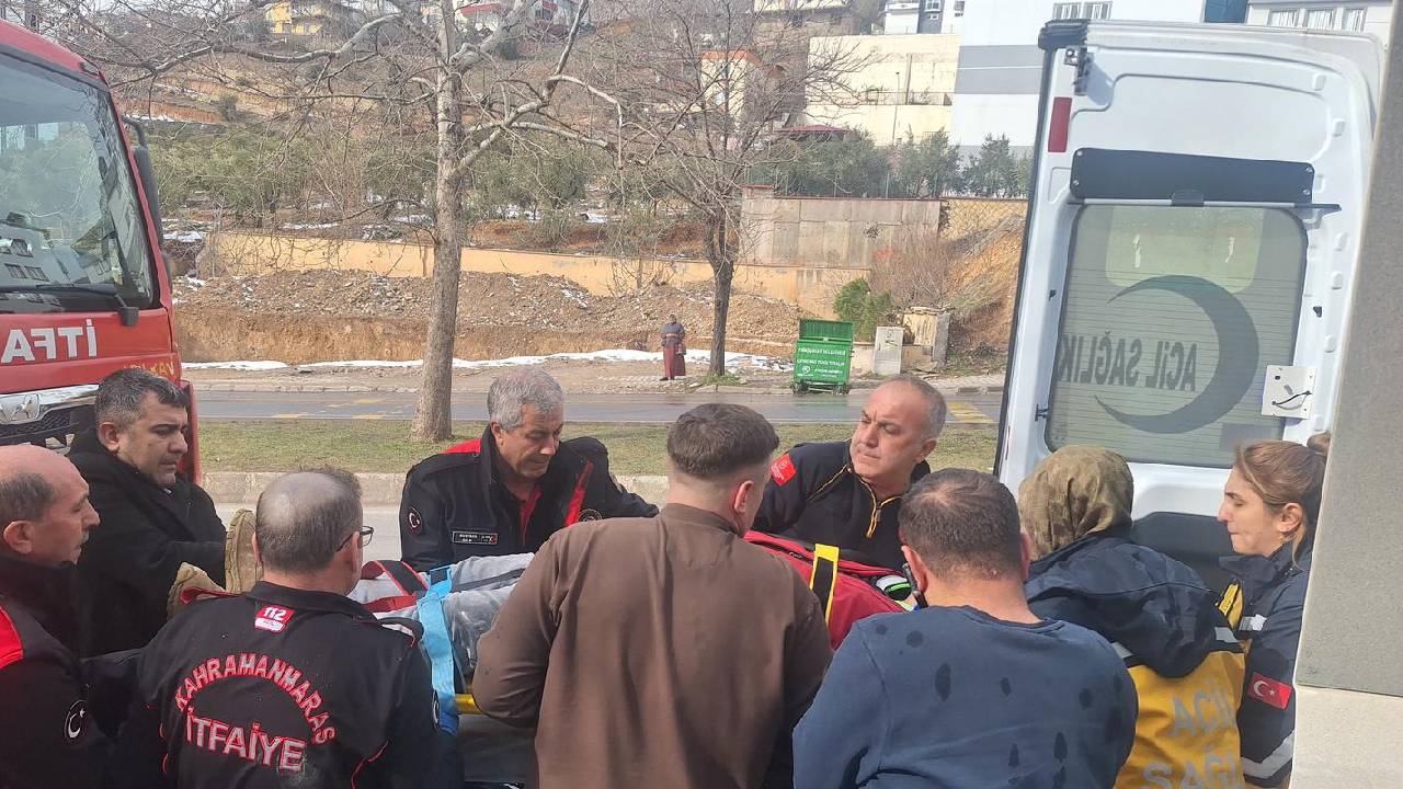 Kahramanmaraş'ta Asansör Boşluğuna Düşen Adamı Itfaiye Kurtardı1