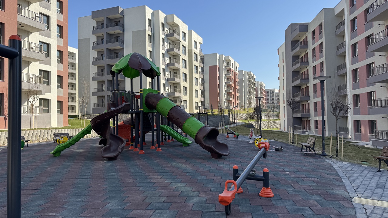 Kahramanmaraş’ta Depremzede Mimar Ünzile Çolak Mahallesini Yeniden İnşa Ediyor (2)