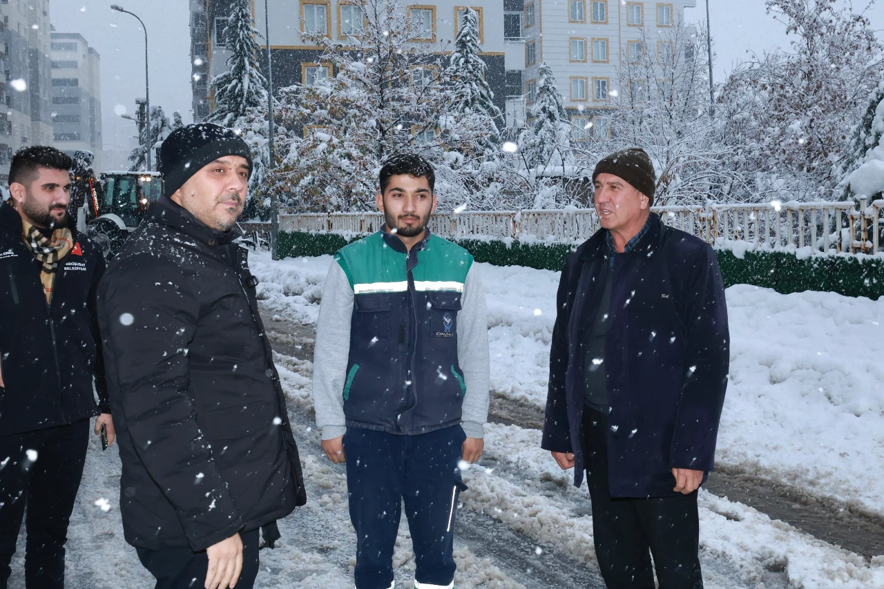 Kahramanmaraş'ta Don Ve Buzlanmaya Karşı Belediyeden Önlem Yağmuru! (3)