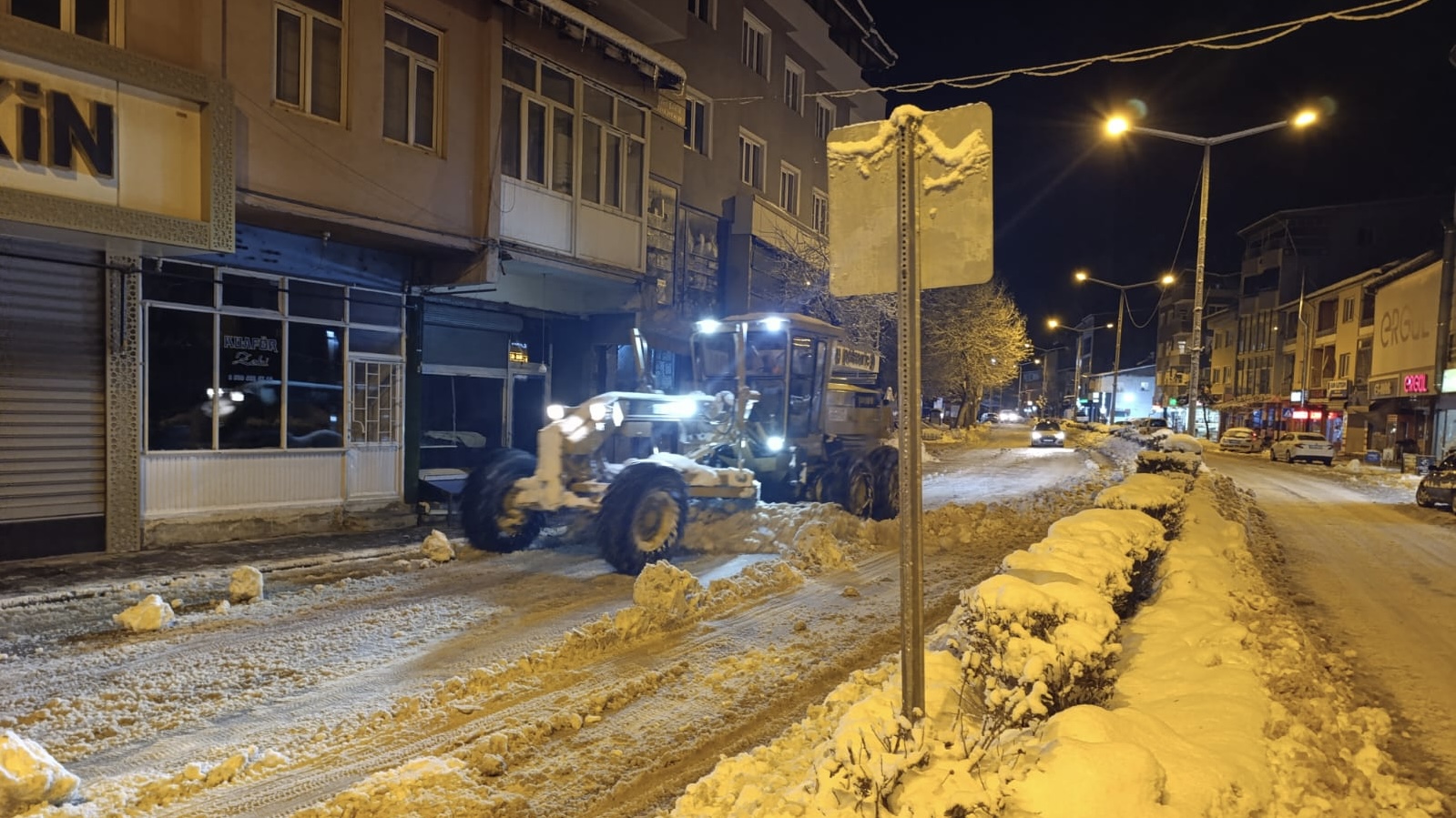 Kahramanmaraş’ta Ekipler Cadde, Sokak Ve Kırsal Alanlarda Karla Mücadele Ediyor (2)