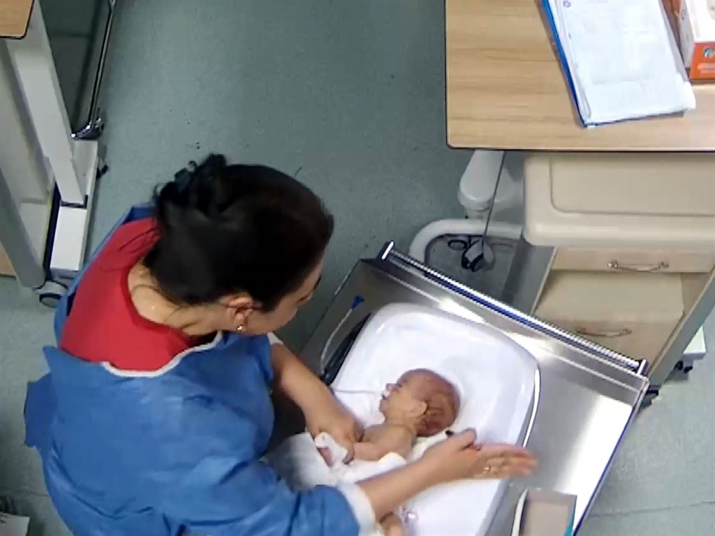 Kahramanmaraş’ta 5 günlük bebeği darbeden hemşire aranıyor