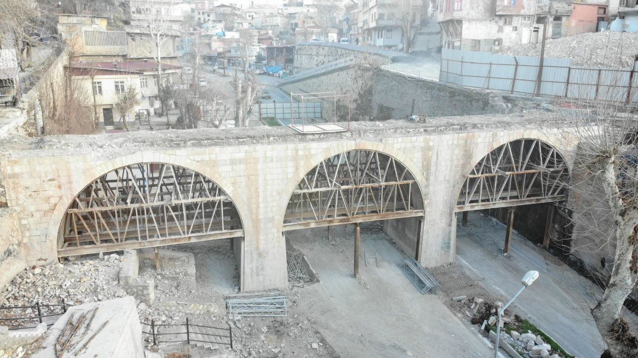 Kahramanmaraş’ta Kanlıdere Köprüsü Aslına Uygun Şekilde Restore Ediliyor (4)