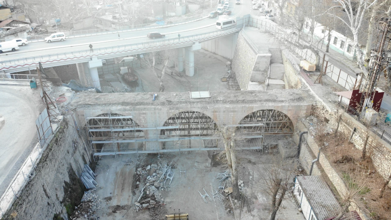 Kahramanmaraş’ta Kanlıdere Köprüsü Aslına Uygun Şekilde Restore Ediliyor (7)