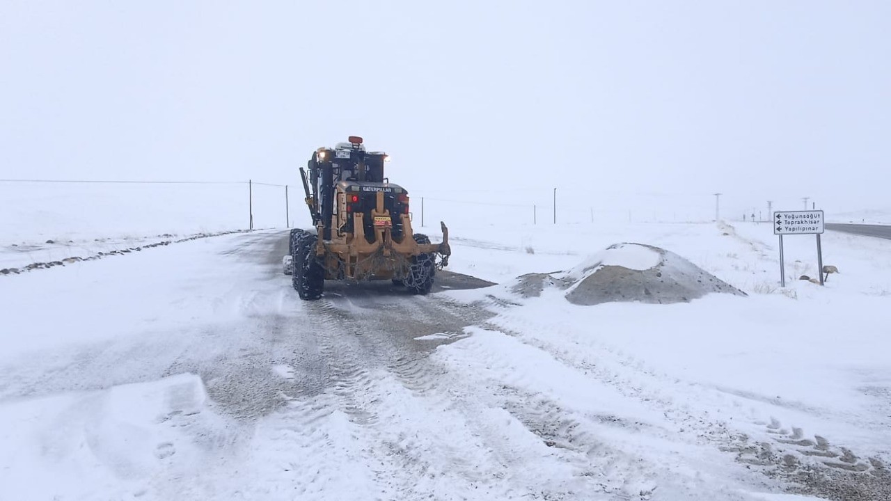 Kahramanmaraş’ta Kapanan Yollar Ulaşıma Açılıyor (2)