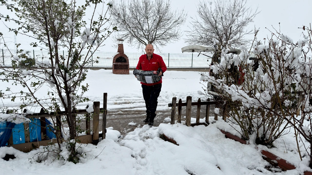 Kahramanmaraş’ta Kar Ve Soğuk Hava Altında Sokak Hayvanlarına Yardım Eli (2)