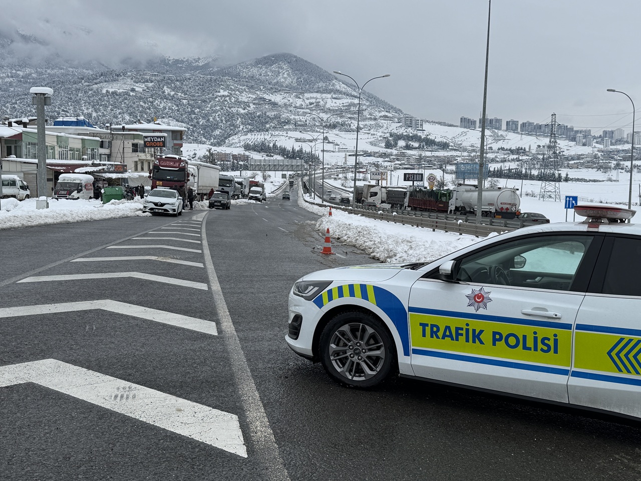 Kahramanmaraş’ta Kar Yağışı Hayatı Yavaşlattı Yollar Kapandı, Tahliyeler Yapıldı (2)