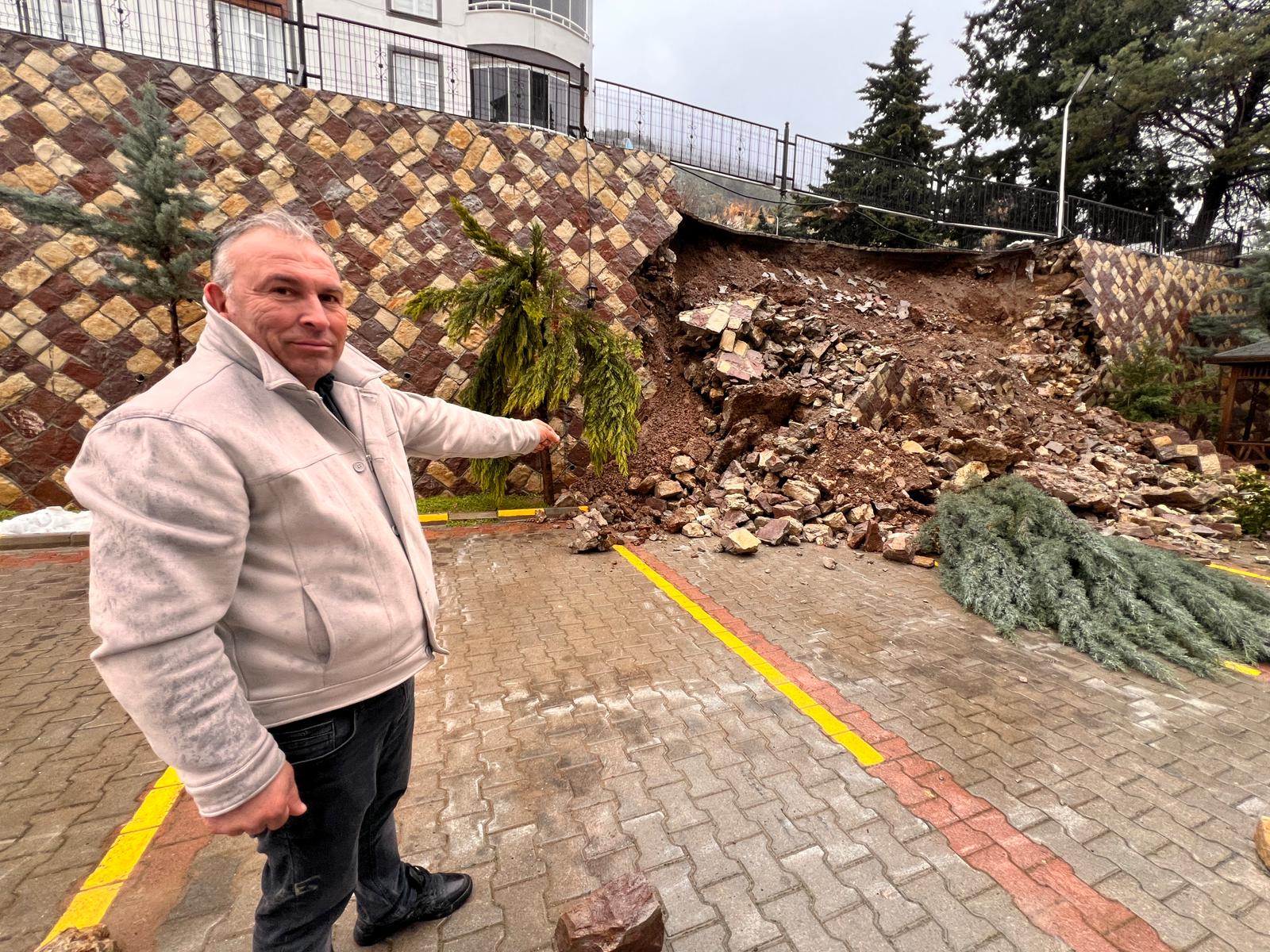 Kahramanmaraş’ta Şiddetli Yağış Sonrası İstinat Duvarı Çöktü (1)