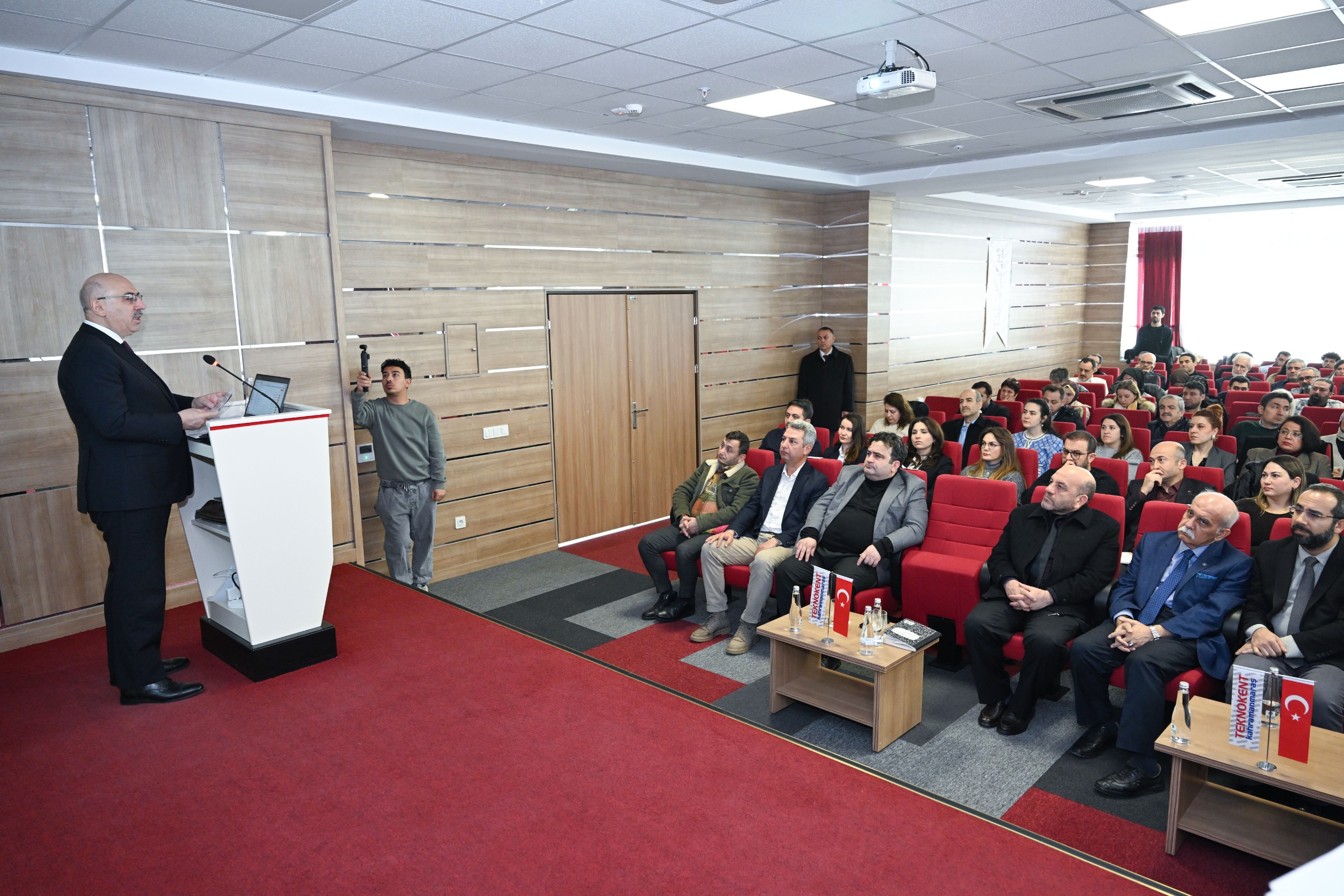 Kahramanmaraş'ta Yapay Zekâ Destekli Veri Merkezi Kamuoyuna Tanıtıldı (5)