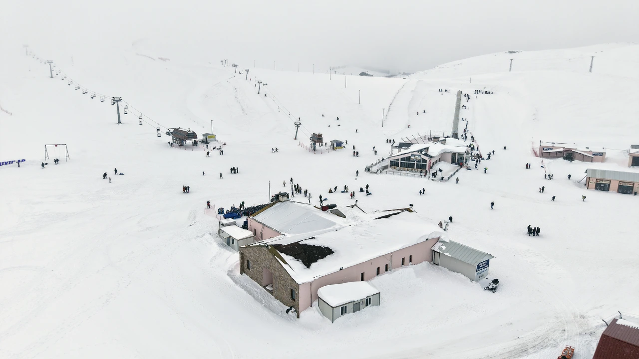 Kahramanmaraş’ta Yedikuyular Kayak Merkezi’ne Ziyaretçi Akını (11)