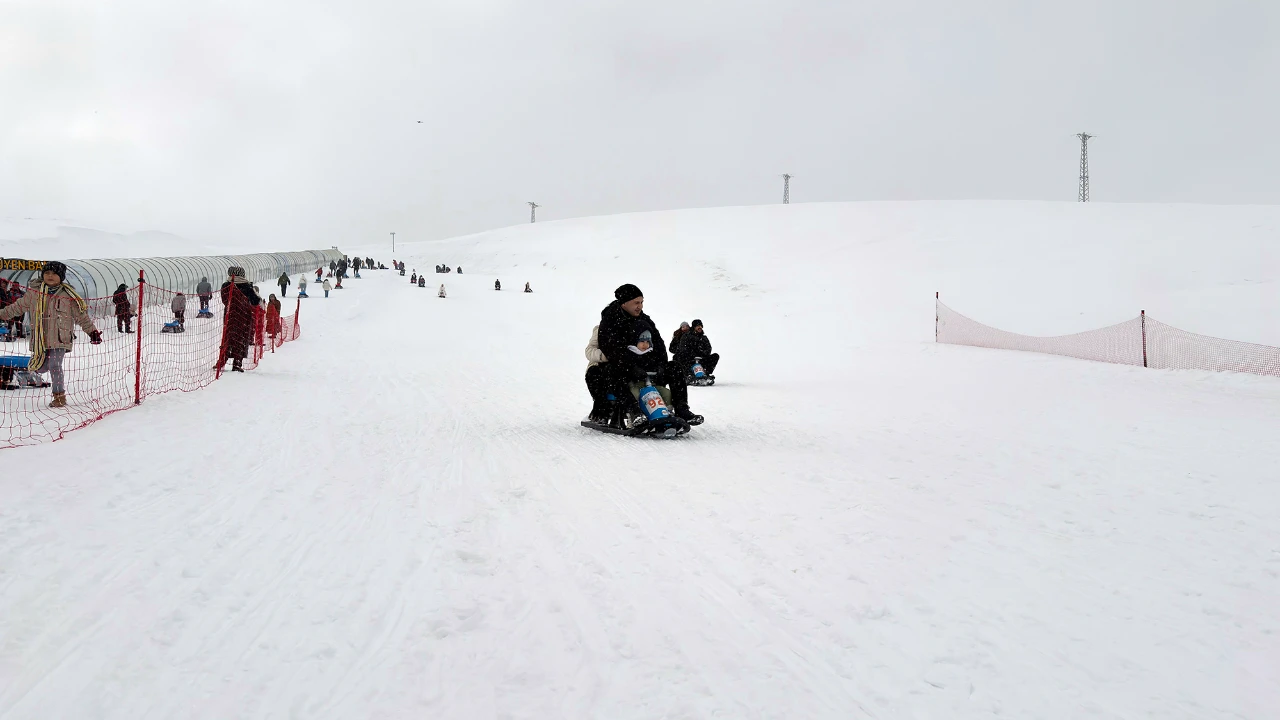 Kahramanmaraş’ta Yedikuyular Kayak Merkezi’ne Ziyaretçi Akını (3)