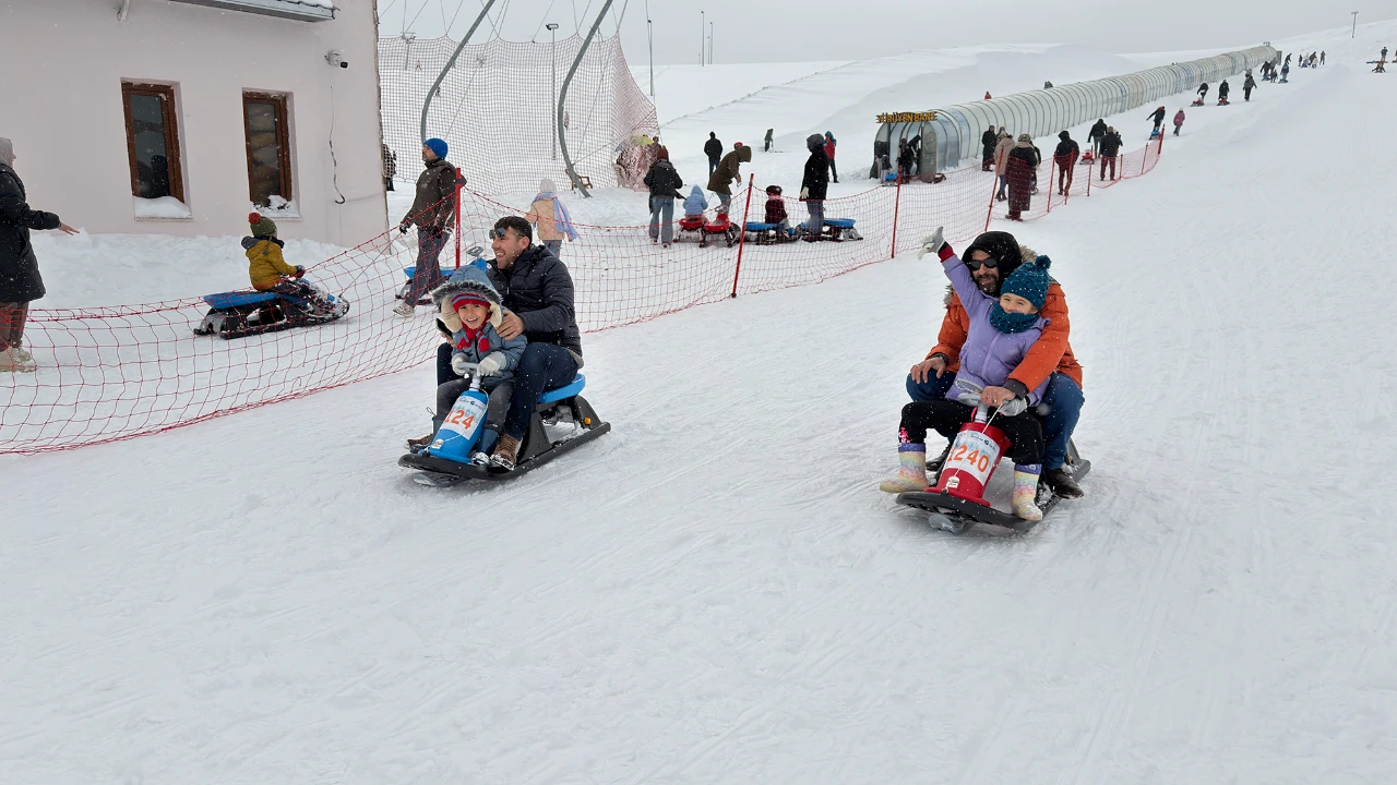 Kahramanmaraş’ta Yedikuyular Kayak Merkezi’ne Ziyaretçi Akını (5)