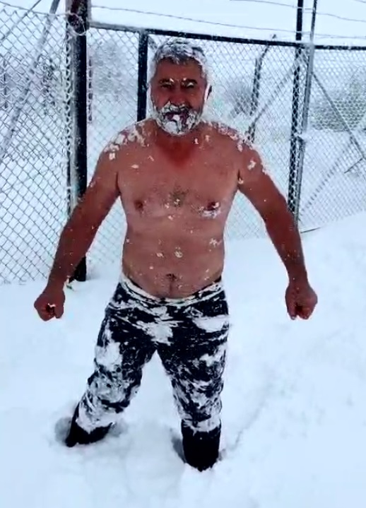 Kar Banyosu Yapan Off Road Tutkunu Dikkat Çekti2