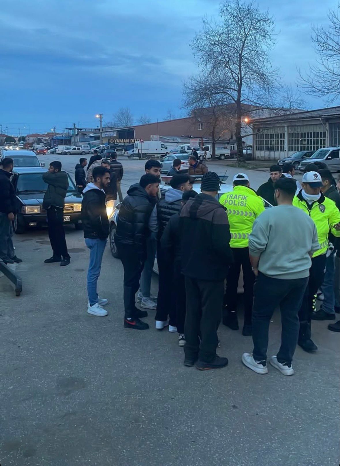 Karasu’da Sanayi Sitesinde Drift Yapan Sürücüye 143 Bin Tl Ceza Kesildi