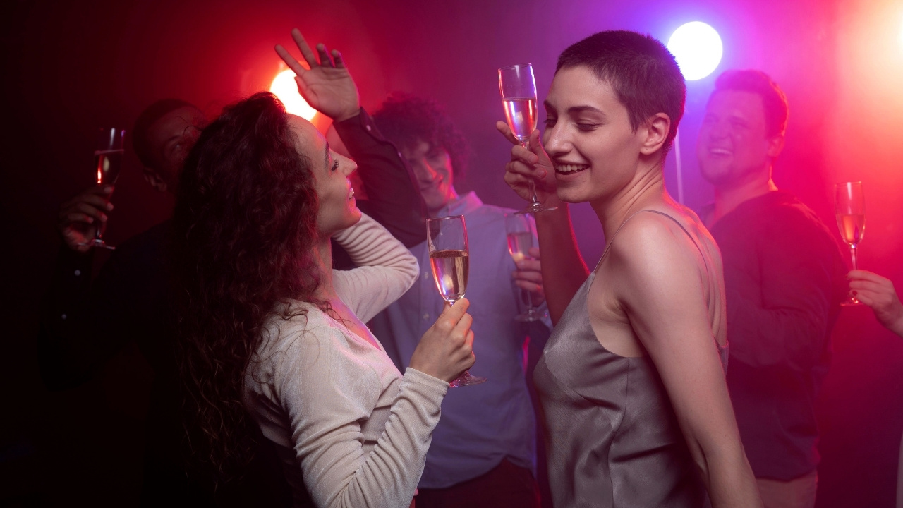 Klein Phönix gece kulübünün mesul müdürü Ayşe Tarım kimdir?