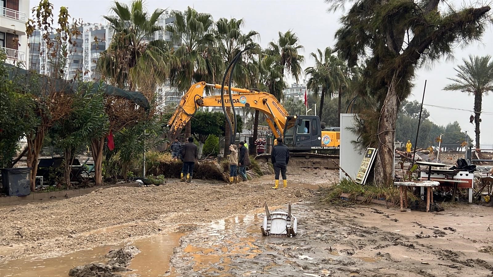 Mersin’de Selin Vurduğu Bölgeler Dronla Görüntülendi Yaya Köprüsü Yıkıldı (2)