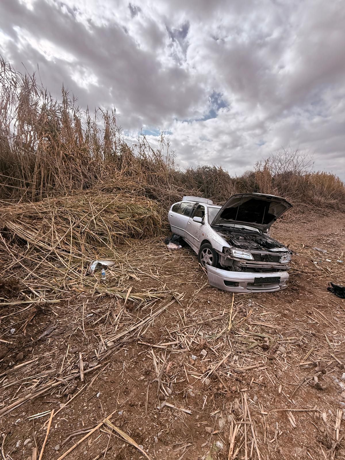 Nazilli’de Şarampole Devrilen Otomobilde 2 Kişi Ağır Yaralandı