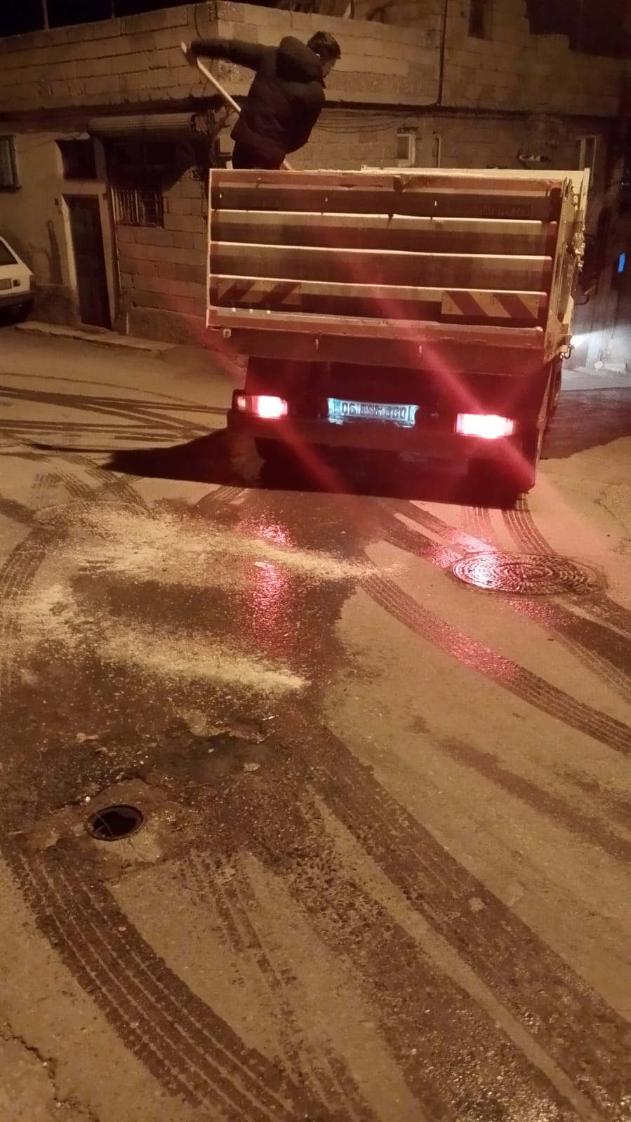 Onikişubat Belediyesi Don Ve Buzlanmaya Karşı Erken Önlem Aldı (2)