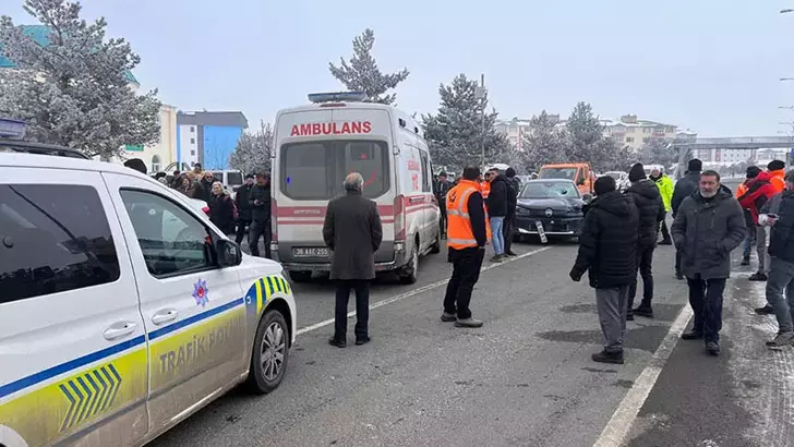 Otomobilin çarptığı yaya kalp masajına rağmen kurtarılamadı