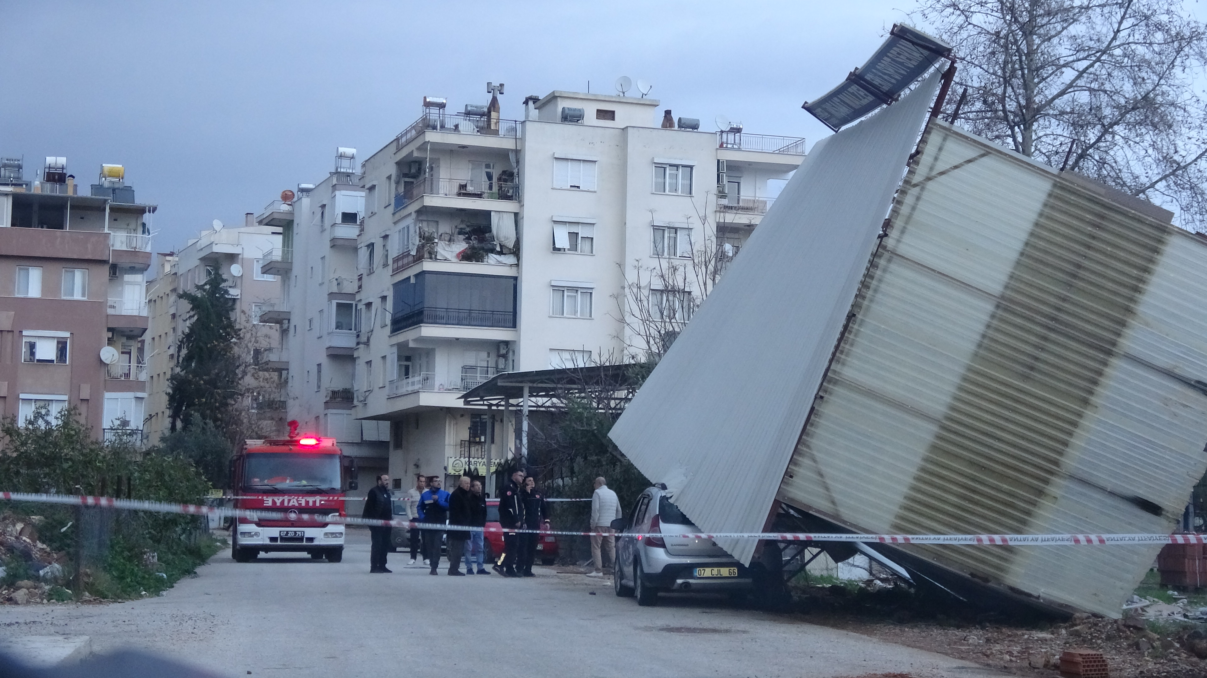 Sarı Kodlu Fırtına! Hortum Ve Sel Hayatı Felç Etti