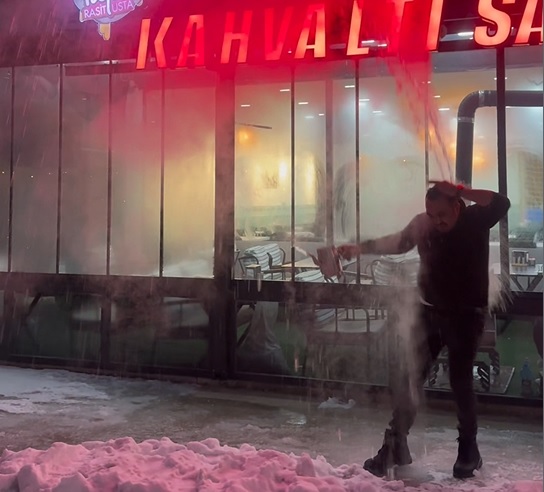 Sıcak Su Deneyinde Talihsiz Kaza Esnaf Yanarak Yaralandı (1)