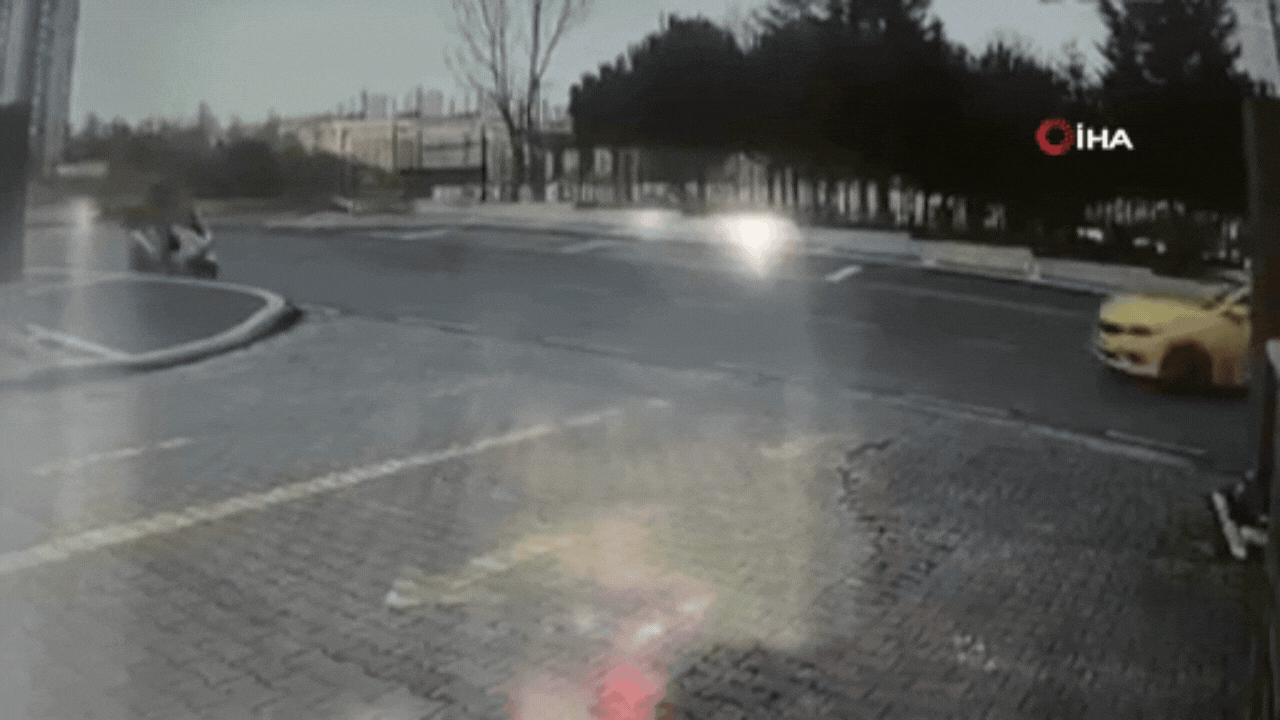 Başakşehir Kayaşehir’de taksi ile motosiklet kafa kafaya çarpıştı