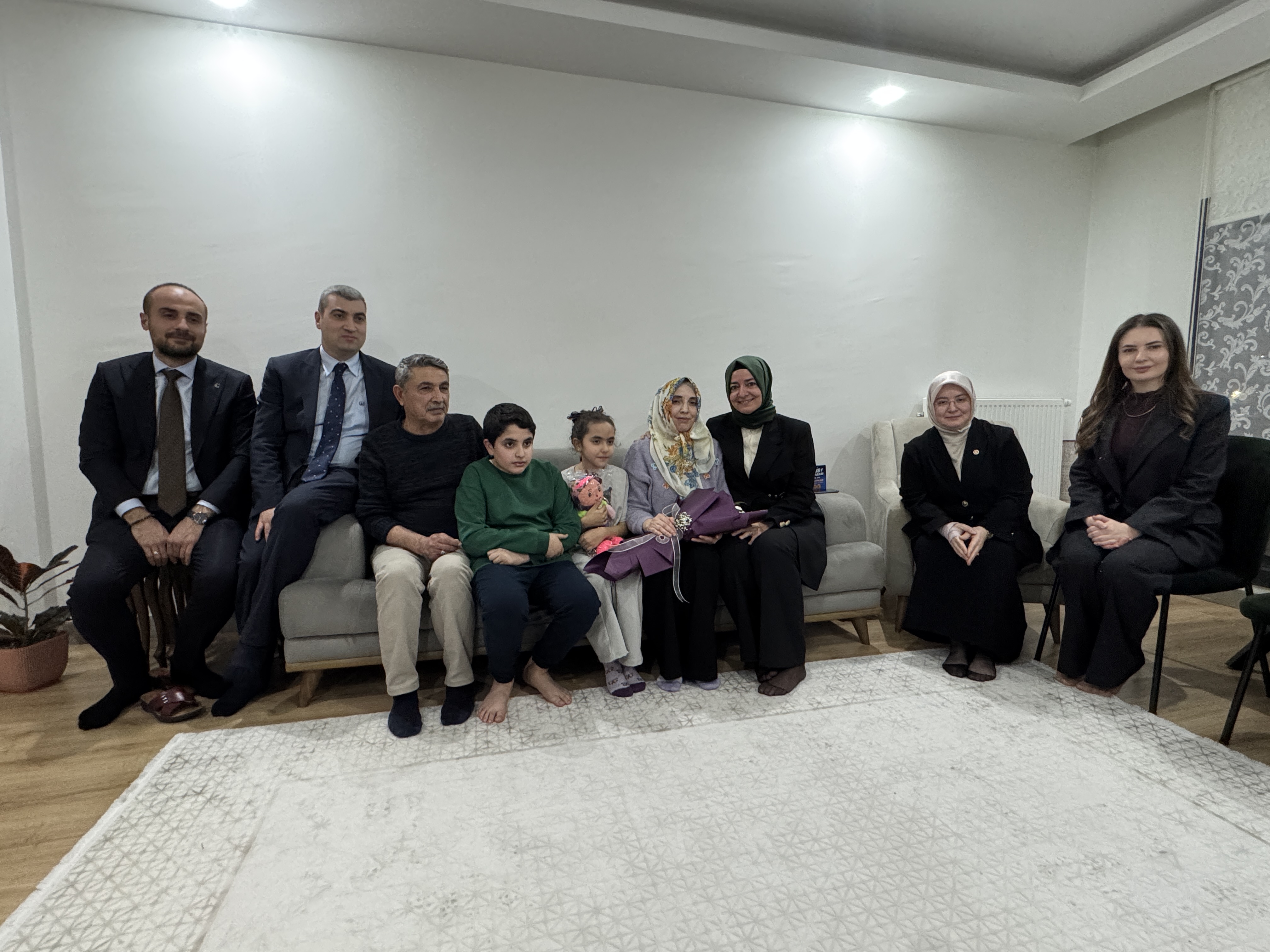 Ak Parti Genel Başkan Yardımcısı Kaya, Kahramanmaraş’ta Depremzede Ailenin İftar Sofrasına Konuk Oldu (3)