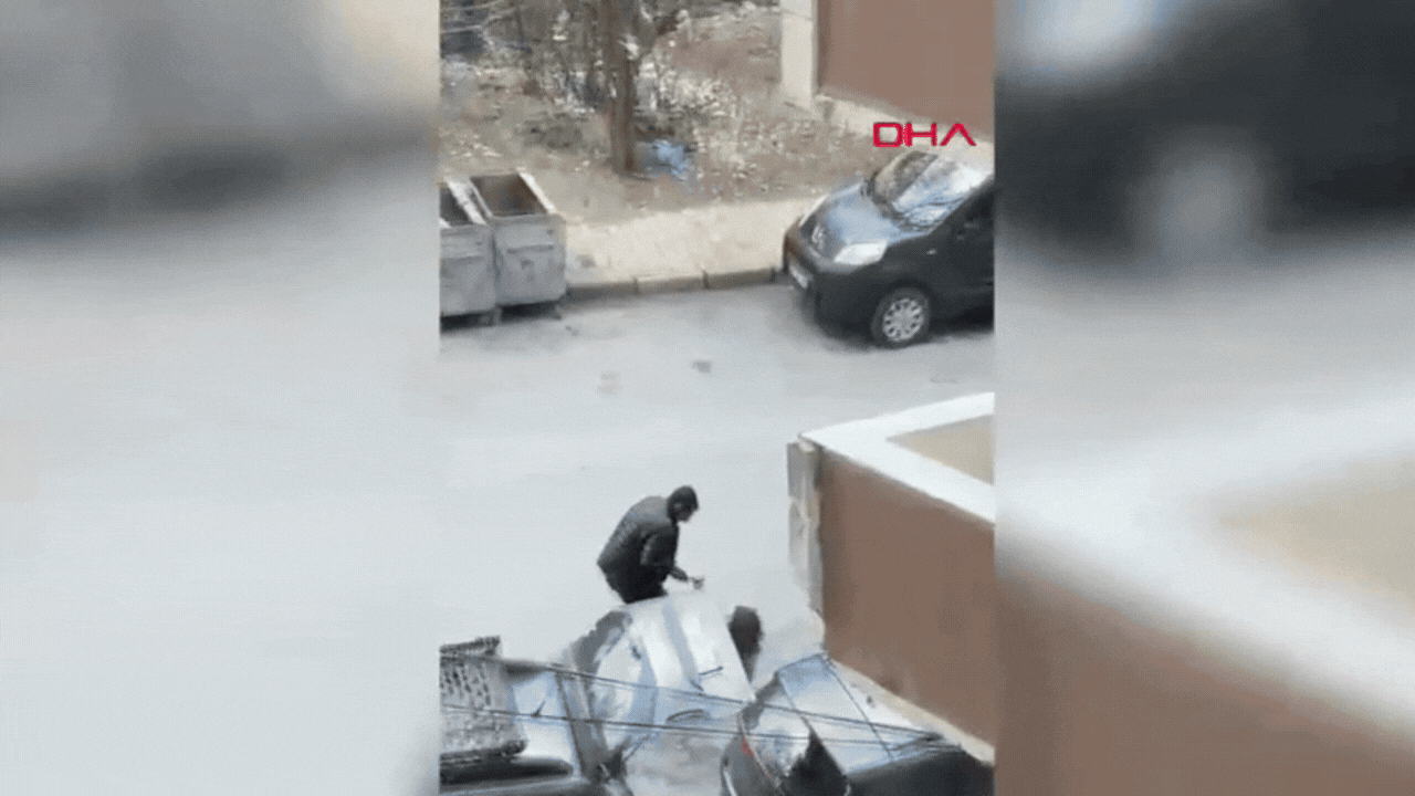 Boşanma aşamasındaki eşini görünce bıçakla saldırdı