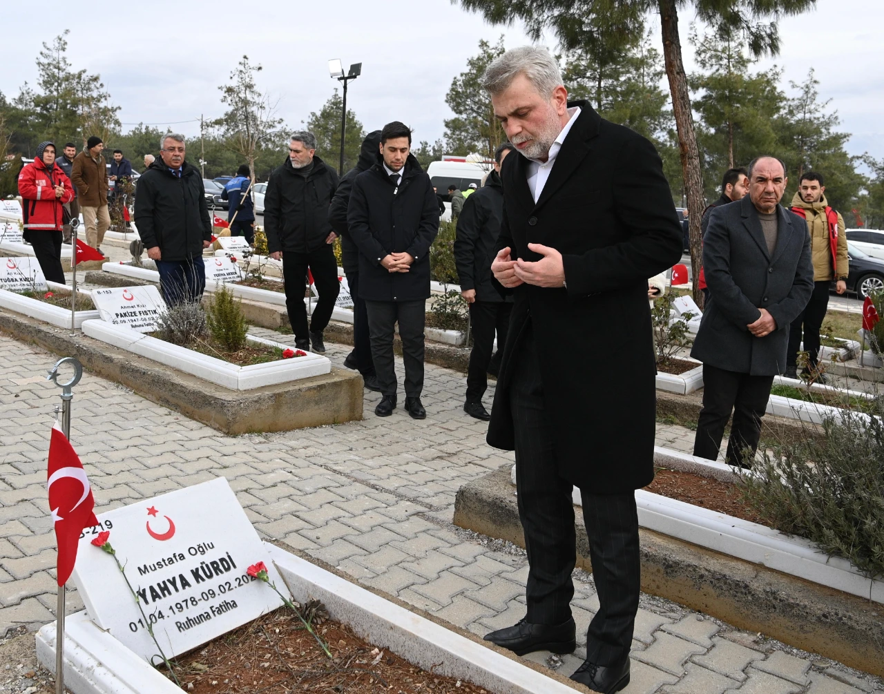 Deprem Şehitleri Üçüncü Yılında Mezarları Başında Anıldı (2)