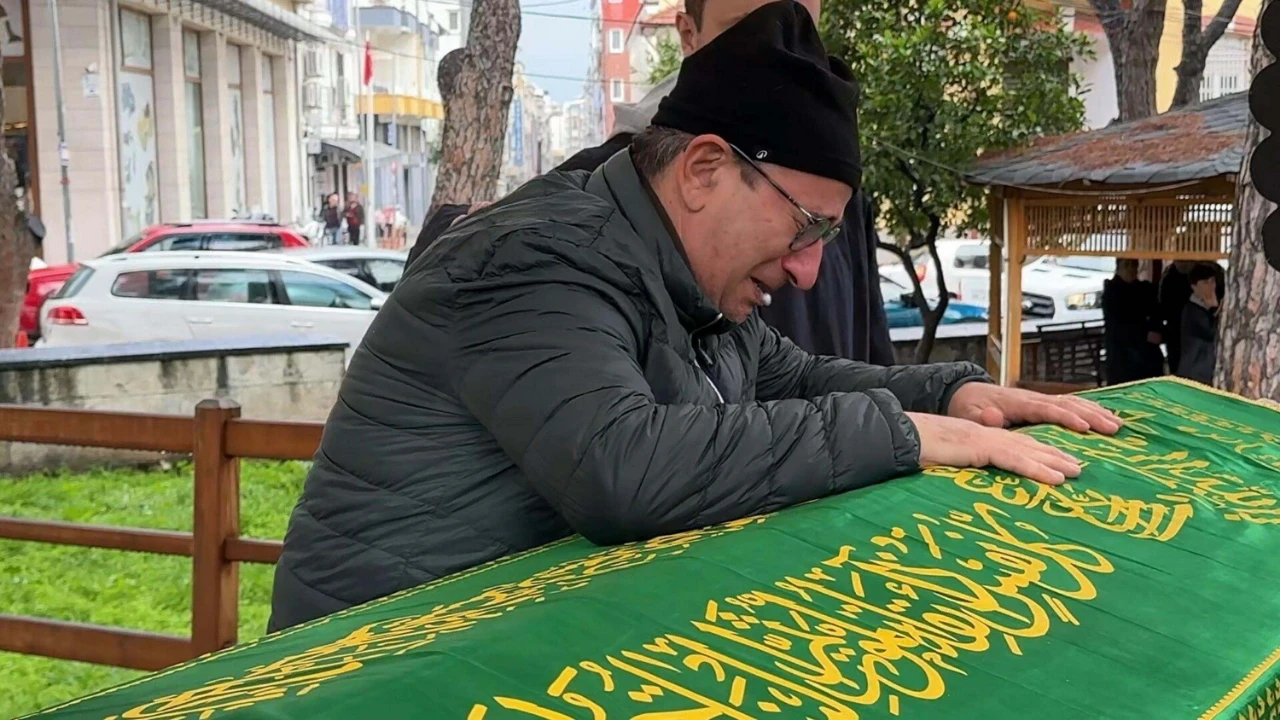 Evlerinde Bıçaklanarak Öldürülen Yaşlı Çift Son Yolculuğuna Uğurlandı (2)