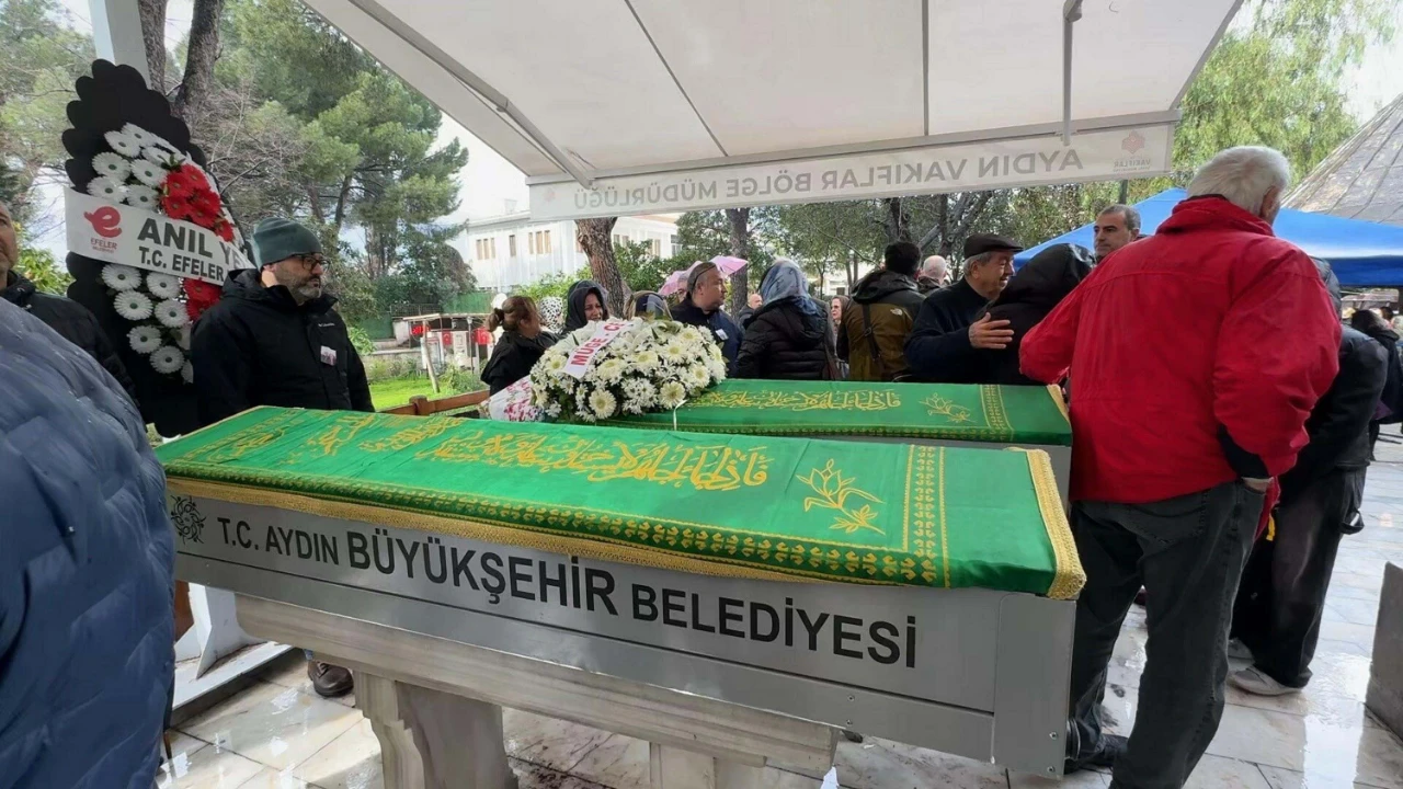 Evlerinde Bıçaklanarak Öldürülen Yaşlı Çift Son Yolculuğuna Uğurlandı (5)