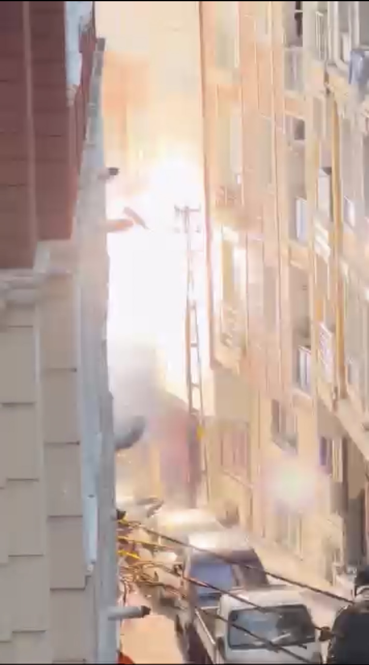 I S T A N B U L S I S L I’ D E E L E K T R I K D I R E G I N D E K 1181544 350957