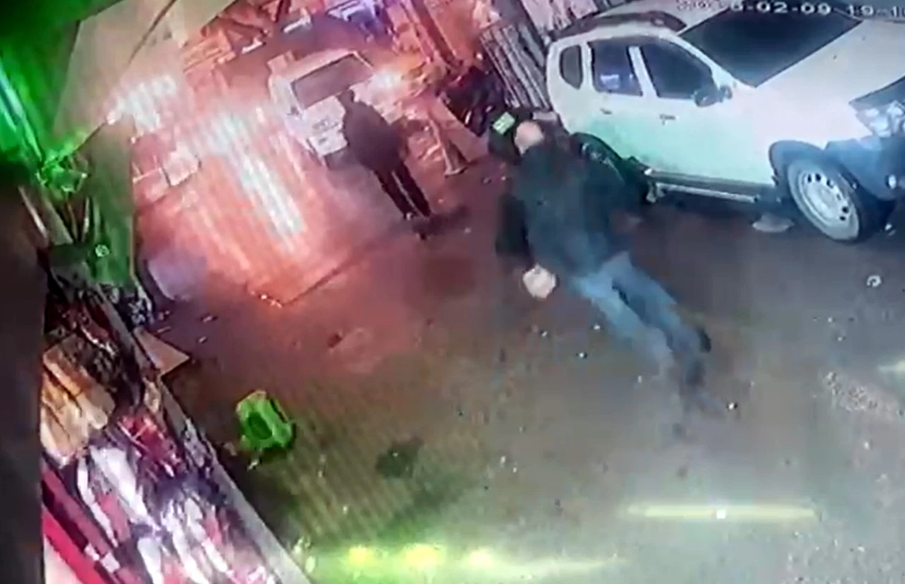 İş Yeri Sahibini Oyalayıp Içkileri Çaldılar!&Nbsp;15 Bin Liralık Hırsızlık Yapan 3 Şüpheli Yakalandı (10)