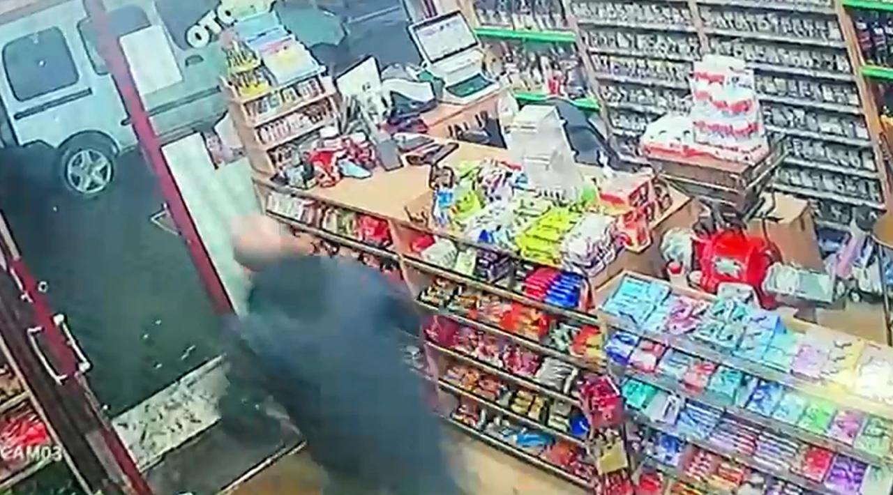 İş Yeri Sahibini Oyalayıp Içkileri Çaldılar!&Nbsp;15 Bin Liralık Hırsızlık Yapan 3 Şüpheli Yakalandı (7)