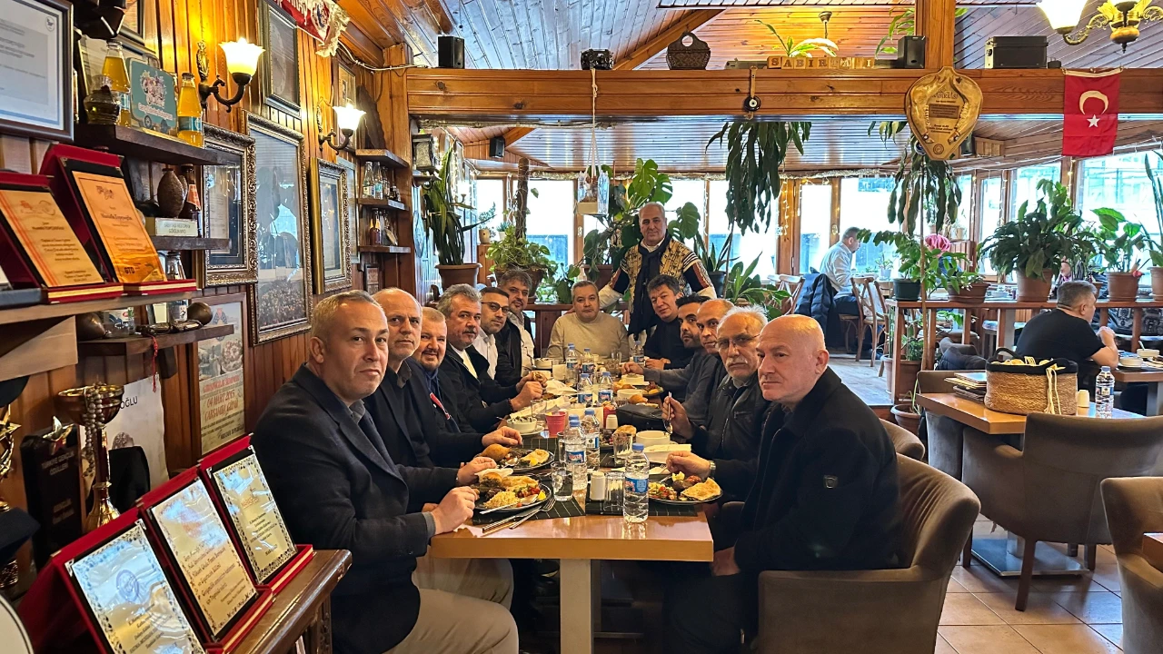 İstanbul’da 12 Yıllık Gelenek Tirşik Günü Kahramanmaraşlıları İstiklal’de Buluşturdu (17)